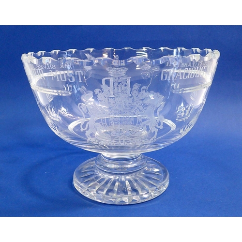 178 - A fine quality cut glass pedestal bowl for Queens Silver jubilee, possibly by Webb, 24cm diameter