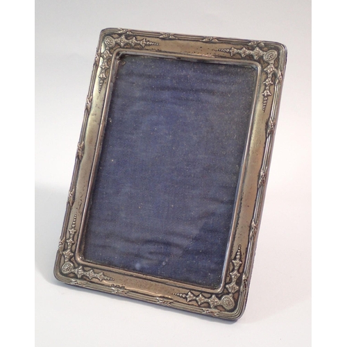 208 - A silver photograph frame decorated husks, 12.5 x 17cm, Birmingham 1913, by Henry Mathews