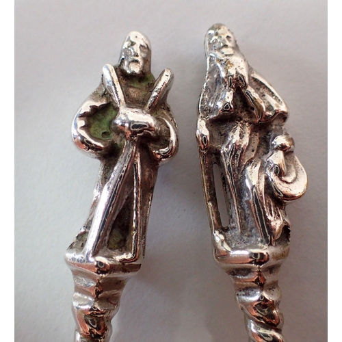 212 - A pair of Dutch silver apostle serving spoons in 17th century style, 18cm long, 114g - case AF