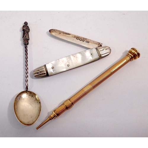 216 - A mother of pearl and silver folding fruit knife, a gold plated Hunt and Roskell pencil with blood s... 