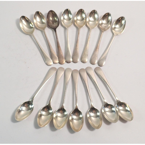 258 - Fifteen silver coffee spoons, Birmingham 1930, 178g