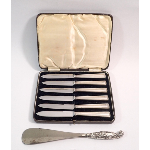 266 - A set of six silver handled tea knives - boxed, London 1939 by Josiah Williams & Co plus a silver ha... 