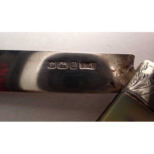 280 - A silver and mother of pearl folding fruit knife, Sheffield 1912, 8.5cm