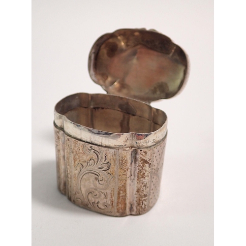 289 - A Dutch 19th century silver cachou box with engraved foliage decoration, lion mark to base, 4cm tall