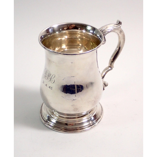 295 - A silver small tankard on plinth foot engraved date and initials, 10.5cm tall, London 1943, 270g