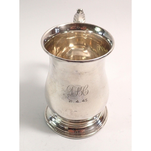 295 - A silver small tankard on plinth foot engraved date and initials, 10.5cm tall, London 1943, 270g