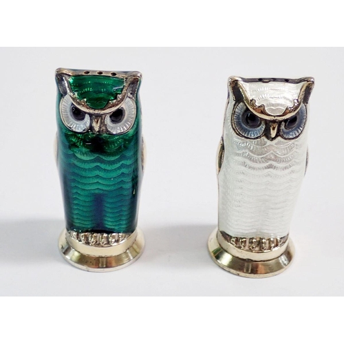 305 - A Norwegian David Andersen silver and enamel owl form salt and pepper in white and green, 5.5cm