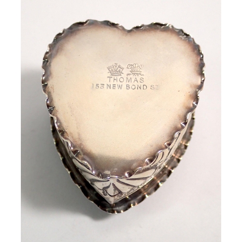 307 - A Victorian silver heart form trinket box with enamel insert to lid 'Sacre a L'Amour' 5cm, London 18... 