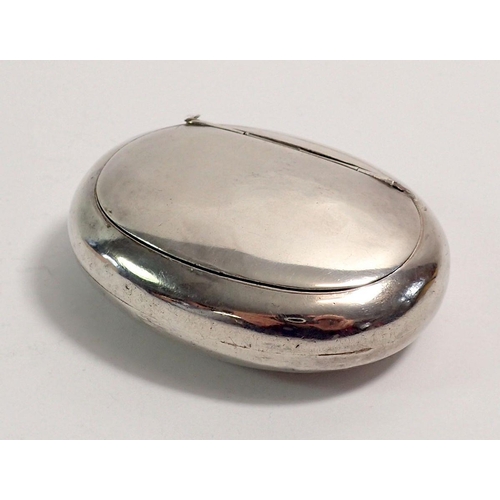 317 - An oval silver pocket snuff box by Wilmot Manufacturing Co. Birmingham 1919, 70g