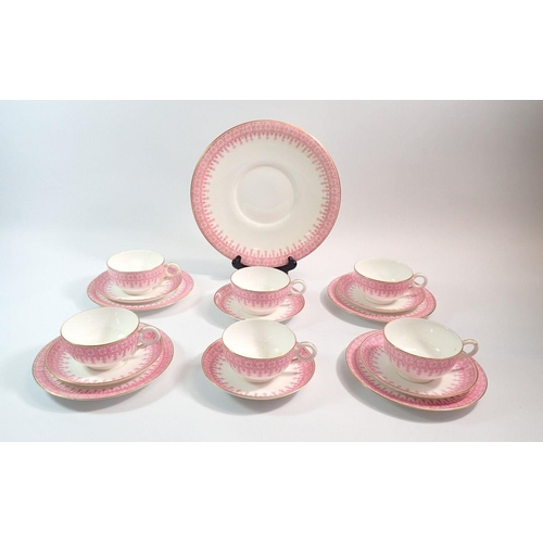 32 - An Edwardian Royal Worcester tea service with pink border decoration pattern W1970 comprising six cu... 