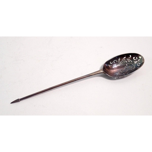 320 - An 18th century mote spoon, mark unclear, 8g