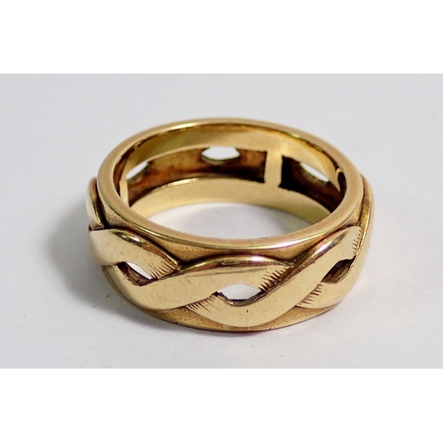 354 - An 18 carat gold intertwined wedding band, size J, 7g