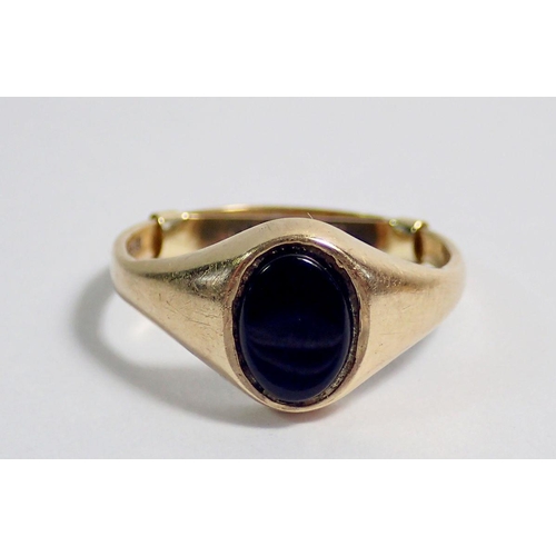 357 - A 9 carat gold black onyx signet ring, size M, 2g