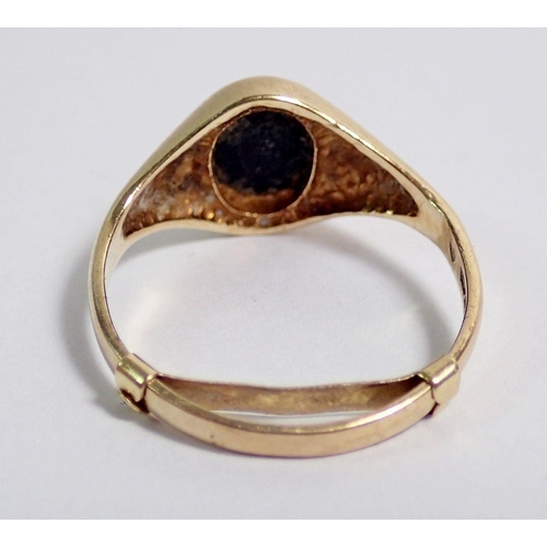 357 - A 9 carat gold black onyx signet ring, size M, 2g