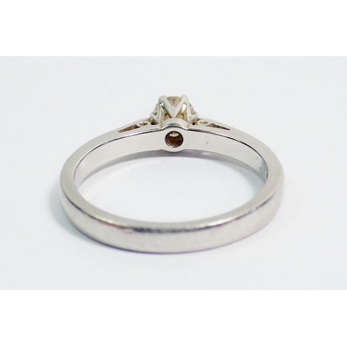 374 - A platiunum ring set solitaire diamond, size L, 4.6g