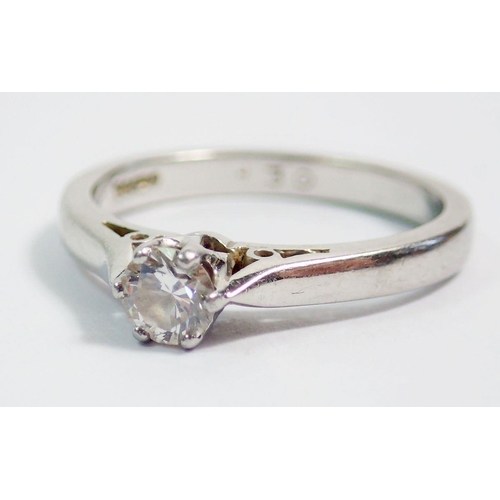 374 - A platiunum ring set solitaire diamond, size L, 4.6g