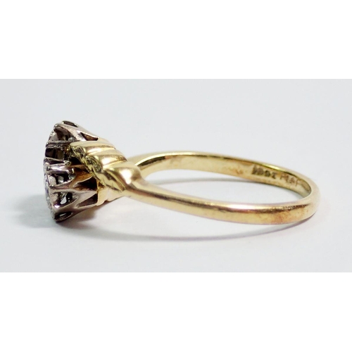 386 - An 18 carat gold illusion set crossover diamond ring, size O, 4.1g