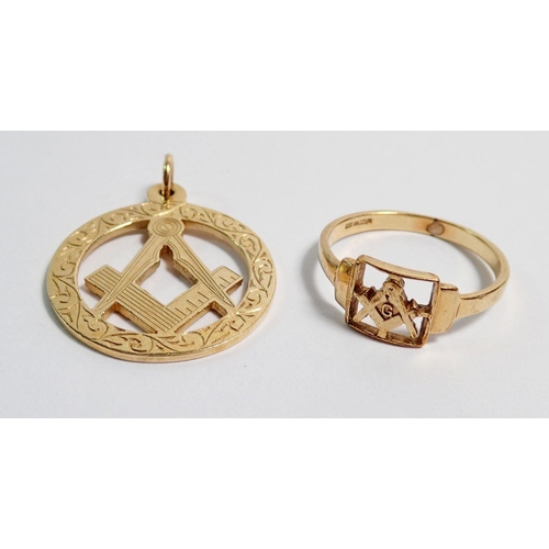 402 - A 9 carat gold Masonic compass pendant and a similar signet ring size R-S 7.4g