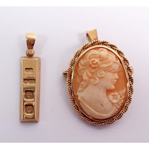 465 - A 9 carat gold pendant ingot, 4.1g and a 9 carat gold framed cameo brooch, 2.8 x 2cm