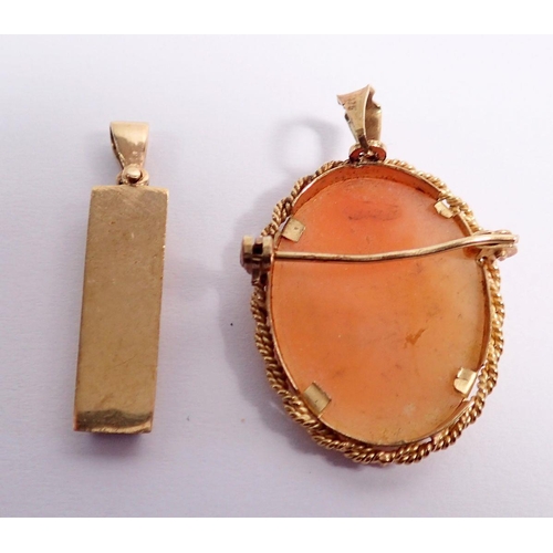 465 - A 9 carat gold pendant ingot, 4.1g and a 9 carat gold framed cameo brooch, 2.8 x 2cm