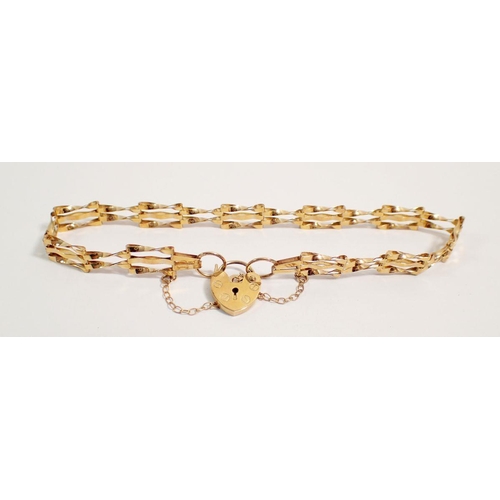 474 - A 9 carat gold gatelink bracelet with heart padlock, 3g, approx 19cm long