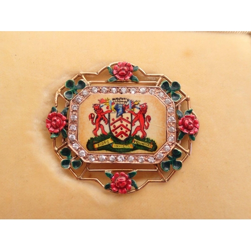 487 - A 9 carat gold Mayors presentation brooch, 4cm wide in original box Baker & Son, Gloucester