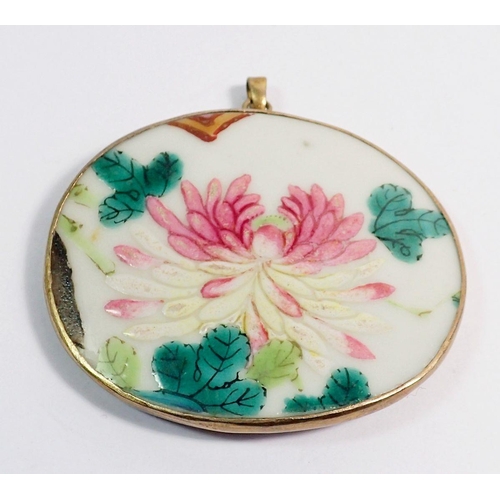 490 - A Chinese antique porcelain fragment in yellow metal surround mounted on a pendant, 6 x 5cm