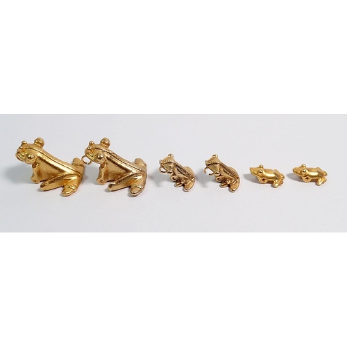 511 - Six various Pre-Columbian style gold plated frog pendants, largest 3cm long