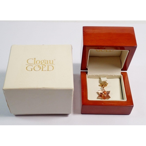 525 - A Clogau 9 carat rose gold daffodil pendant/charm on yellow metal clasp, boxed with COA, 3g, daffodi... 