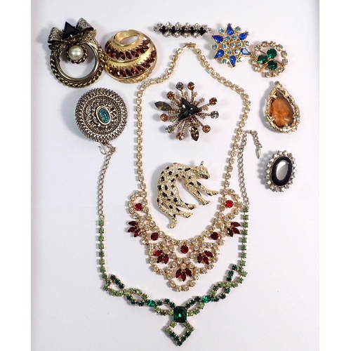 530 - Various vintage costume jewellery