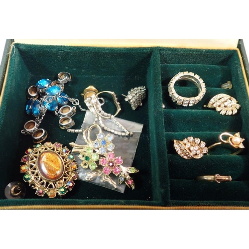 533 - Various costume jewellery