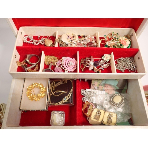 543 - A box of costume jewellery