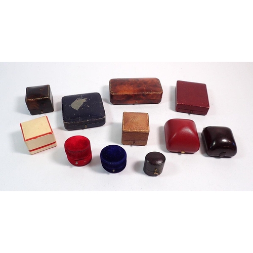 563 - A group of antique and vintage jewellery boxes