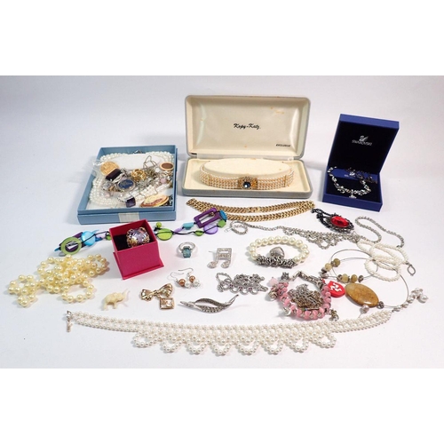 571 - A quantity of costume jewellery and a simulated pearl choker