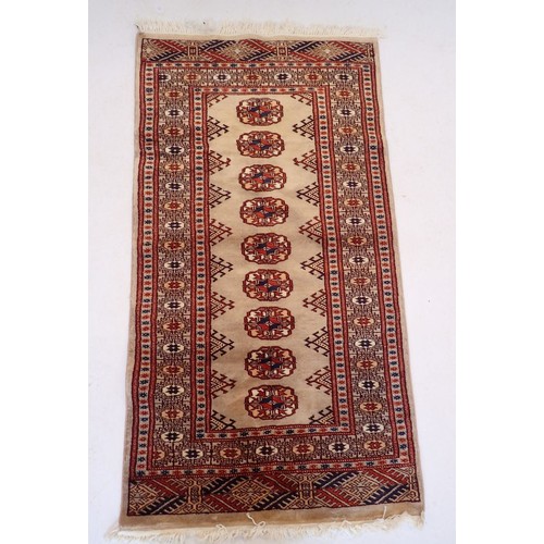 1315 - A small silk on cotton rug with single row of guls on a cream ground 119 x 63cm