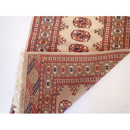 1315 - A small silk on cotton rug with single row of guls on a cream ground 119 x 63cm