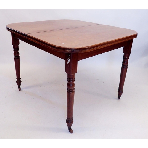 1259 - A Victorian mahogany wind out dining table (no interleaf) on slender turned supports, 96 x 107 x 76c... 