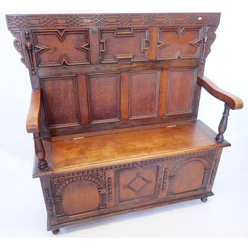 1300 - A Victorian small oak triple panelled settle, 118.5cm wide