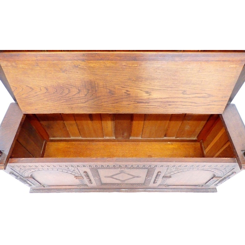 1300 - A Victorian small oak triple panelled settle, 118.5cm wide