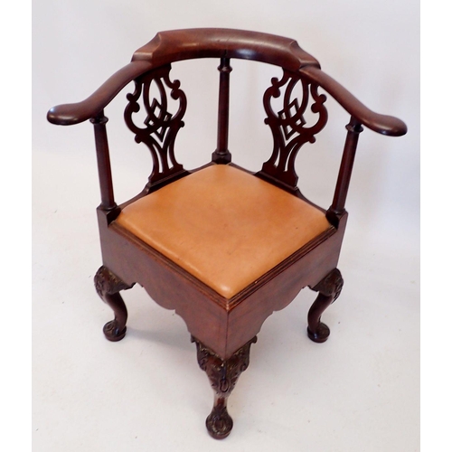 1314 - A Victorian mahogany Georgian style corner chair with pierced vase splats and carved cabriole suppor... 