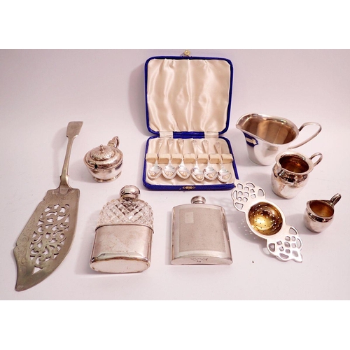 199 - A box of silver plated items including spirit flasks and Mappin & Webb