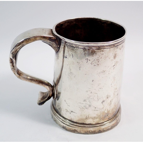 262 - A silver tankard, 11.5cm tall, marks rubbed but tested as silver, 247g