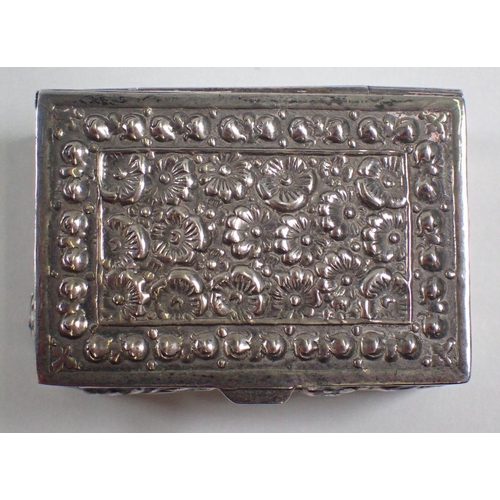 301 - A silver snuff box with embossed floral and wheat decoration, 4cm wide, marked 925