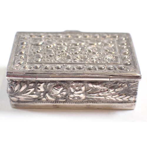 301 - A silver snuff box with embossed floral and wheat decoration, 4cm wide, marked 925