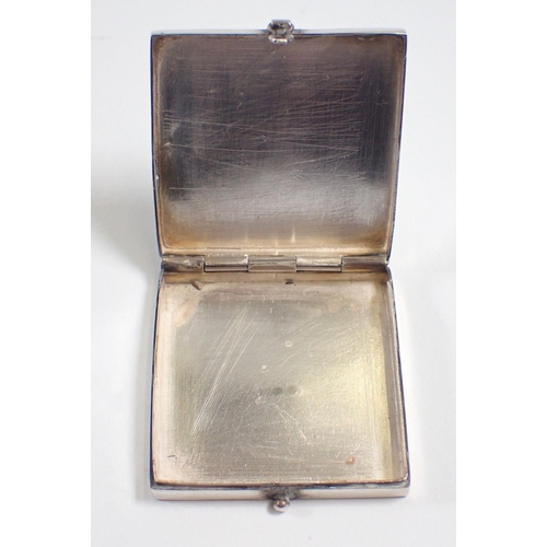 302 - A 925 silver square compact with engraved foliage decoration, 3.7 x 4cm