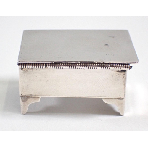 303 - A small silver trinket box, 3.5 x 2.5cm