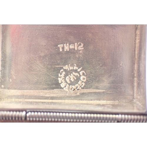 303 - A small silver trinket box, 3.5 x 2.5cm