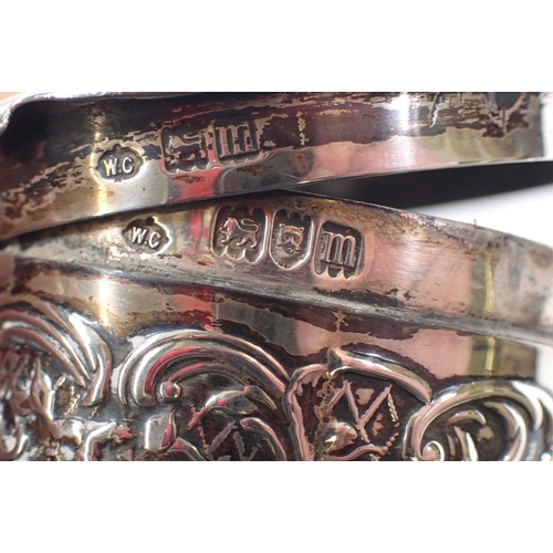 304 - A silver hinged trinket box, the top embossed horse and cart scene, by William Comyns & Sons, London... 