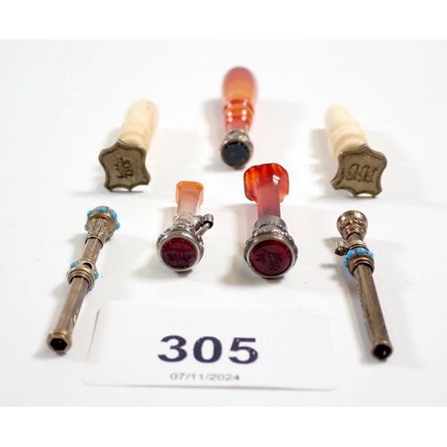 305 - Three yellow metal and agate small seals, longest 5cm, two bone ones and a yellow metal turquoise to... 