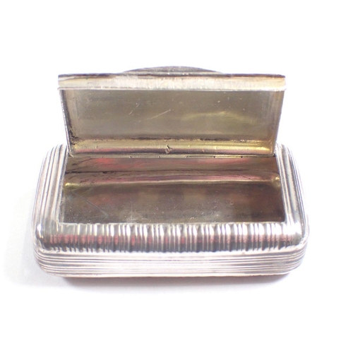 306 - A silver snuff box with ribbed decoration, Birmingham 1811, 6 x 3 x 1.7cm, 37g